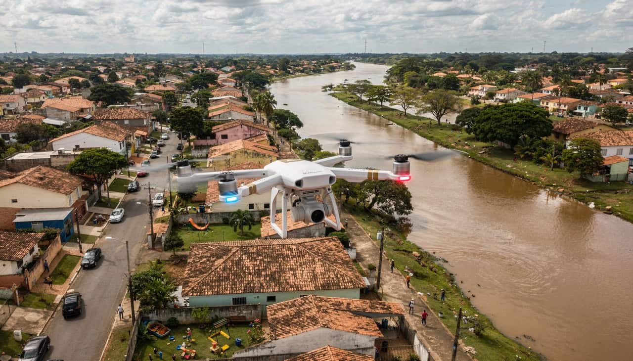 Drones ganham espaço na fiscalização de obras e no monitoramento de enchentes em áreas urbanas - Imagem do artigo