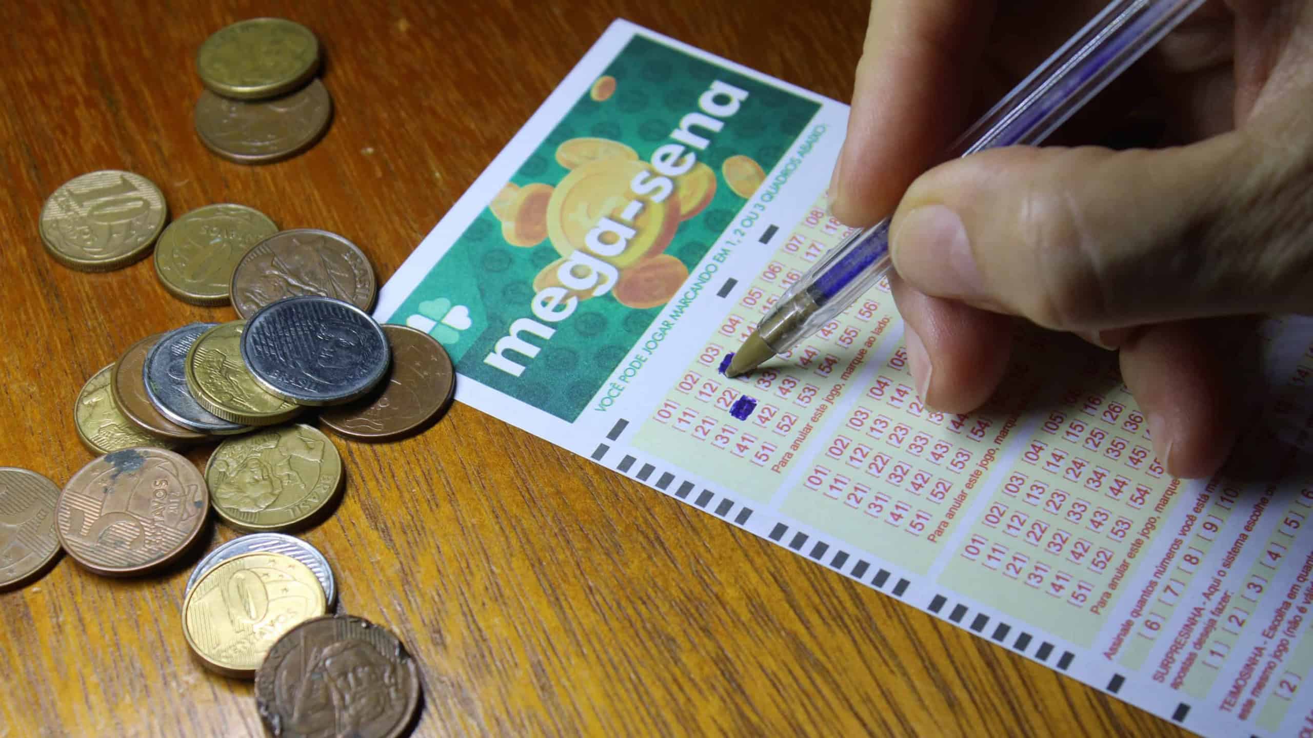 Economista romeno venceu 14 prêmios de loteria com algoritmo que comprava todas as combinações - Imagem do artigo