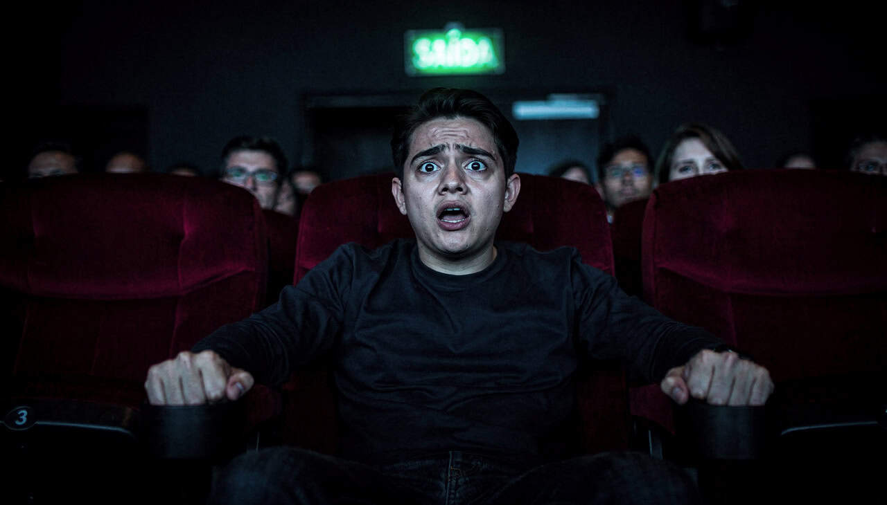 Frio na barriga dos filmes de terror aciona resposta de sobrevivência e gera euforia, indicam pesquisadores - Imagem do artigo