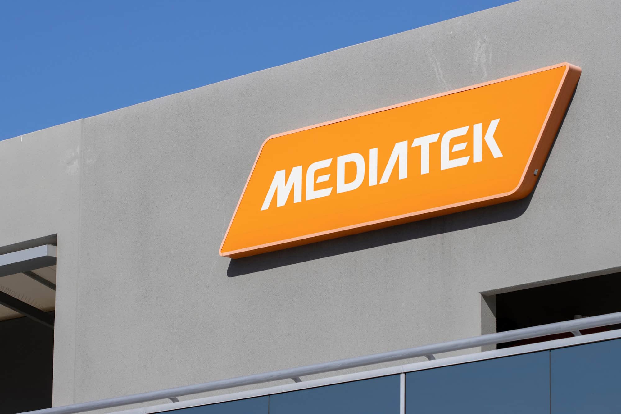 MediaTek apresenta Dimensity 7100, chip voltado a smartphones acessíveis de 2026 - Imagem do artigo
