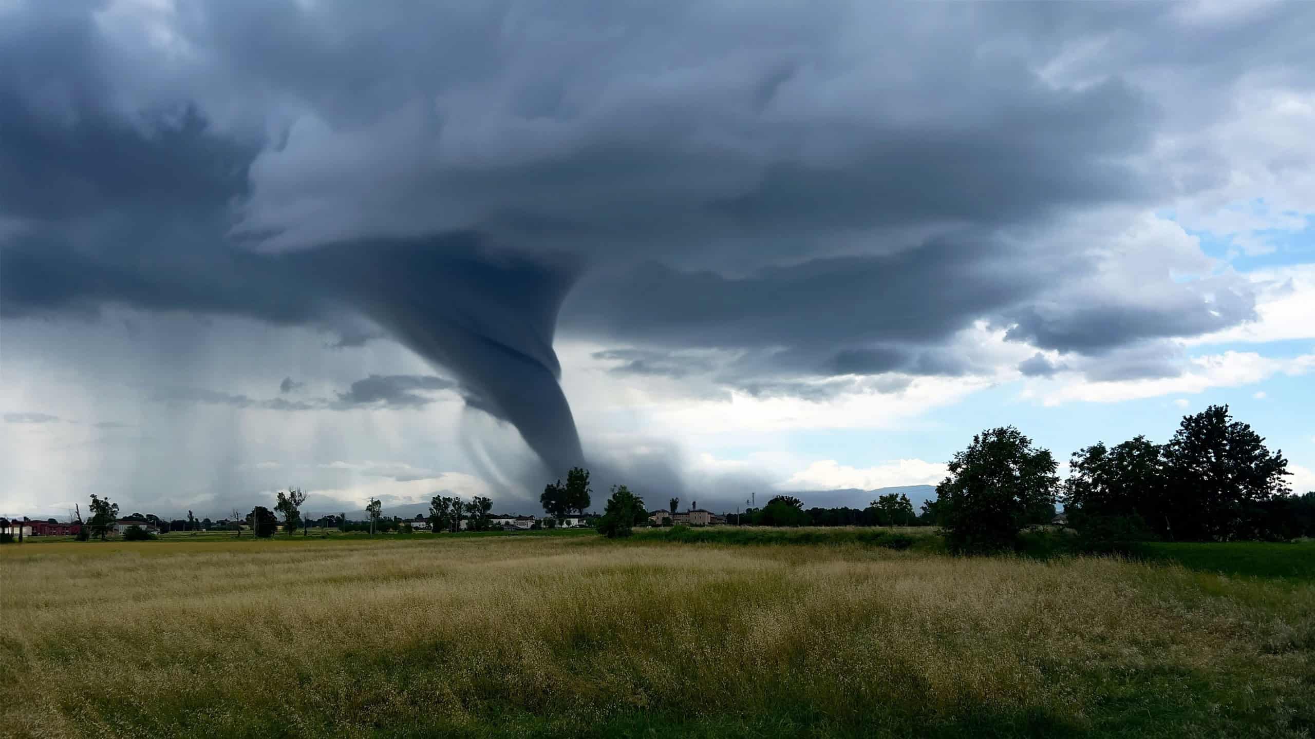 Tornado com ventos de 180 km/h deixa 350 casas danificadas em São José dos Pinhais - Imagem do artigo