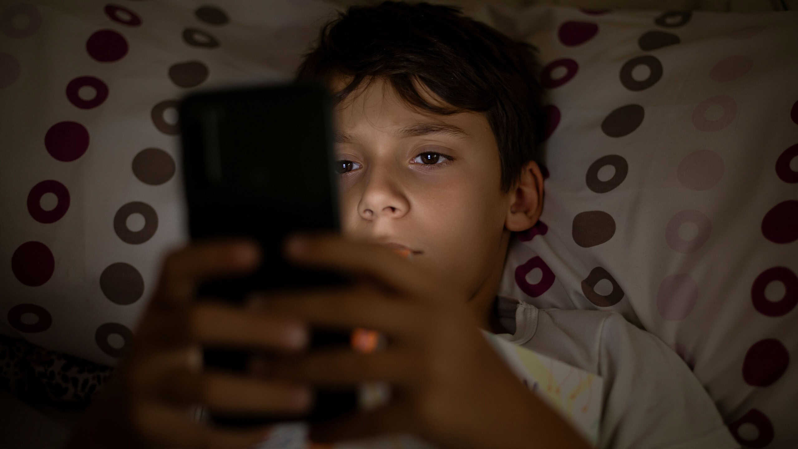 Reino Unido inicia consulta sobre possível veto a redes sociais para menores de 16 anos - Imagem do artigo